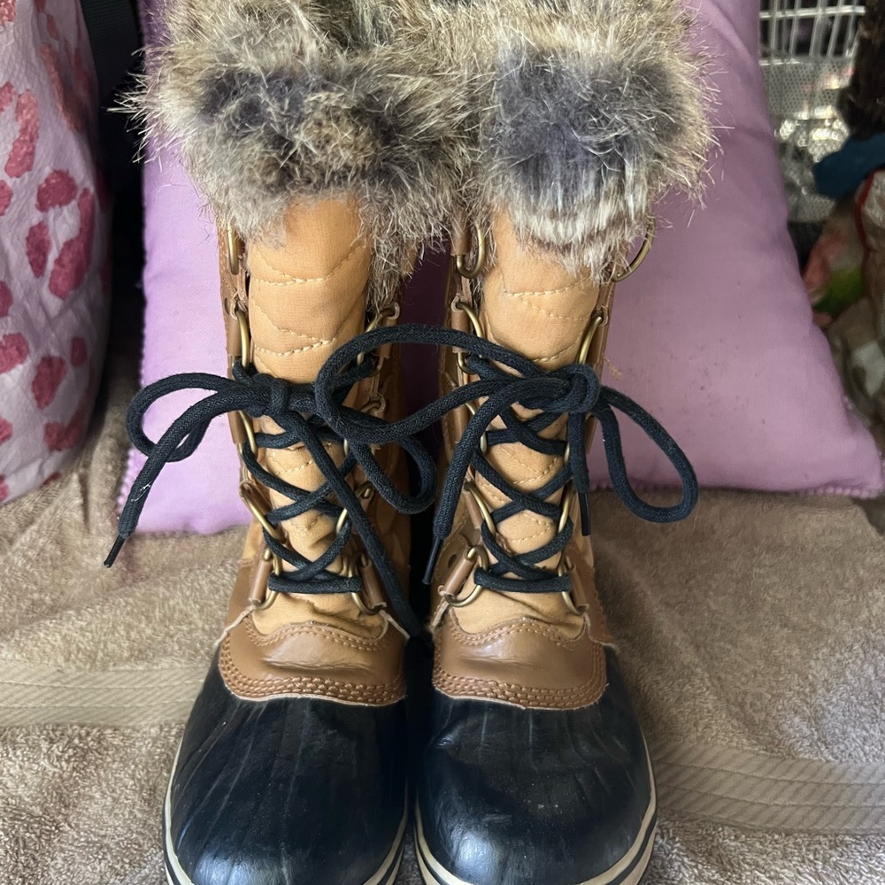 Women's Tan and Black Fur-Lined Boots